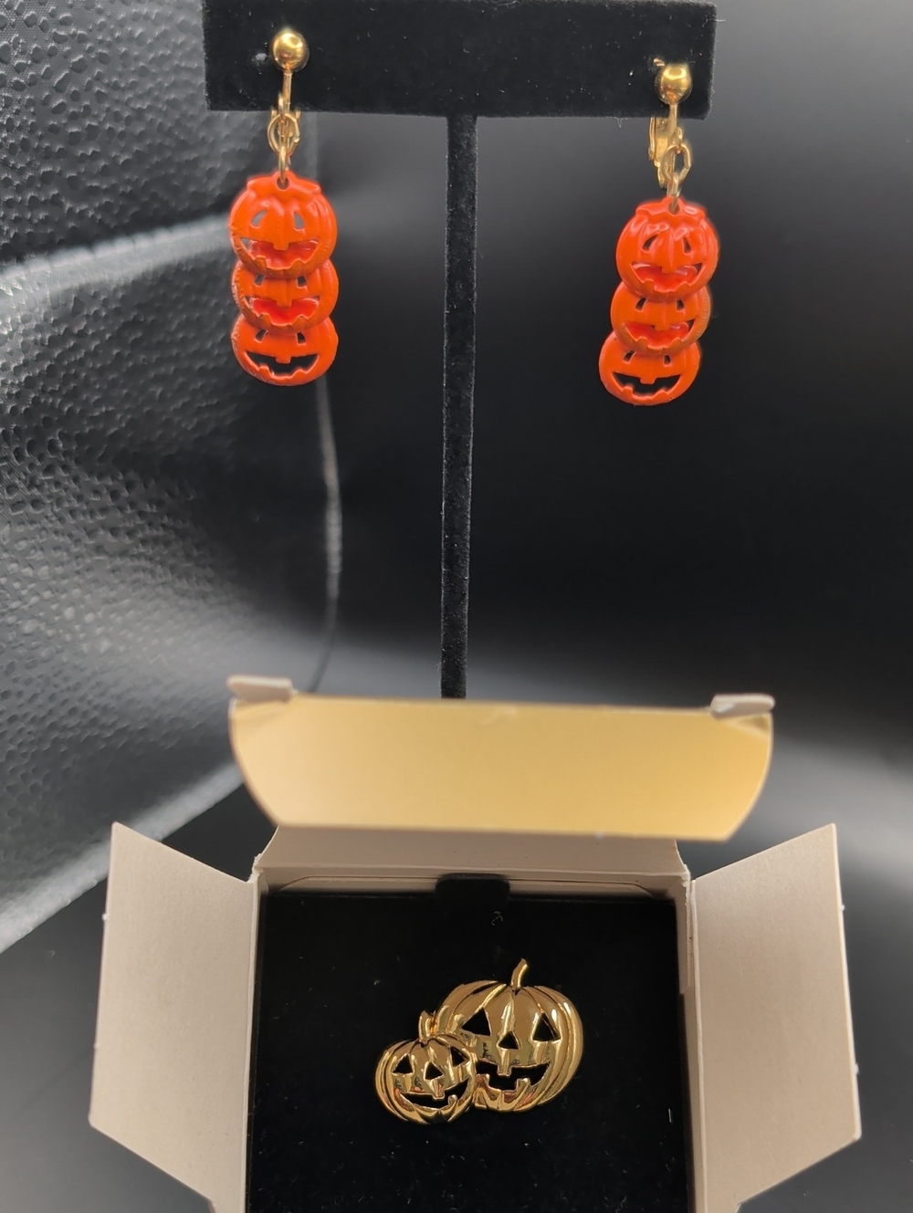 1995 Halloween Pumpkin Dangle Earrings -